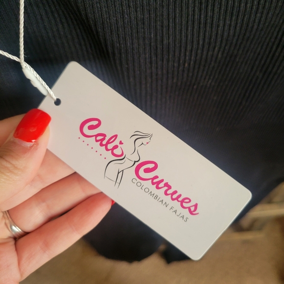 Cali Curves Snatching Bodysuit - Picture 4 of 5